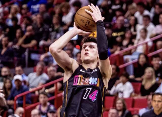  希罗关键抢断热火锁定东部第三  